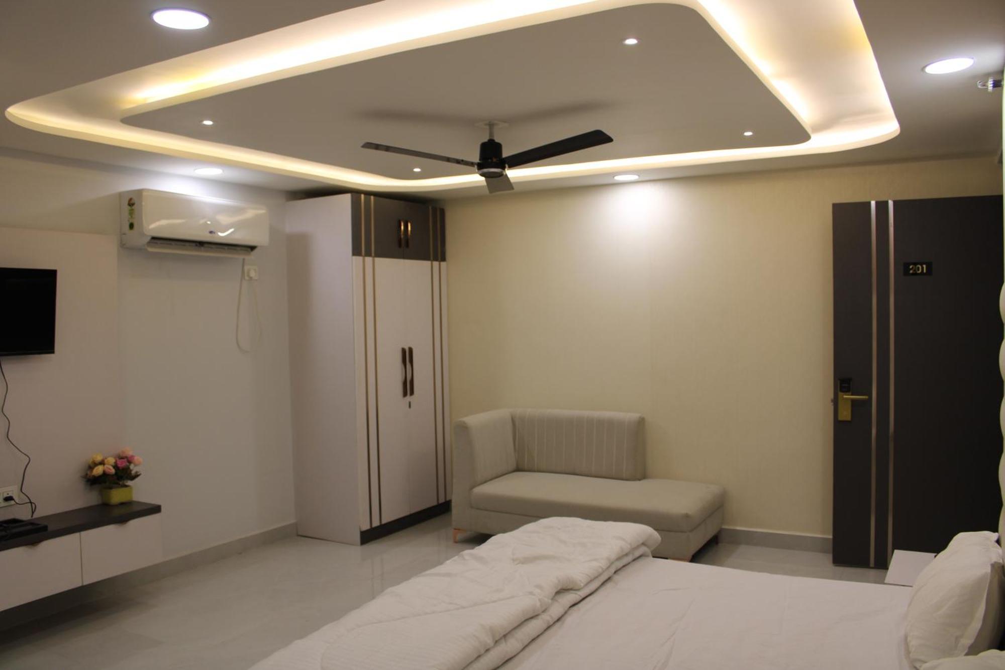 Hotel Gold Stone Κανπούρ Εξωτερικό φωτογραφία