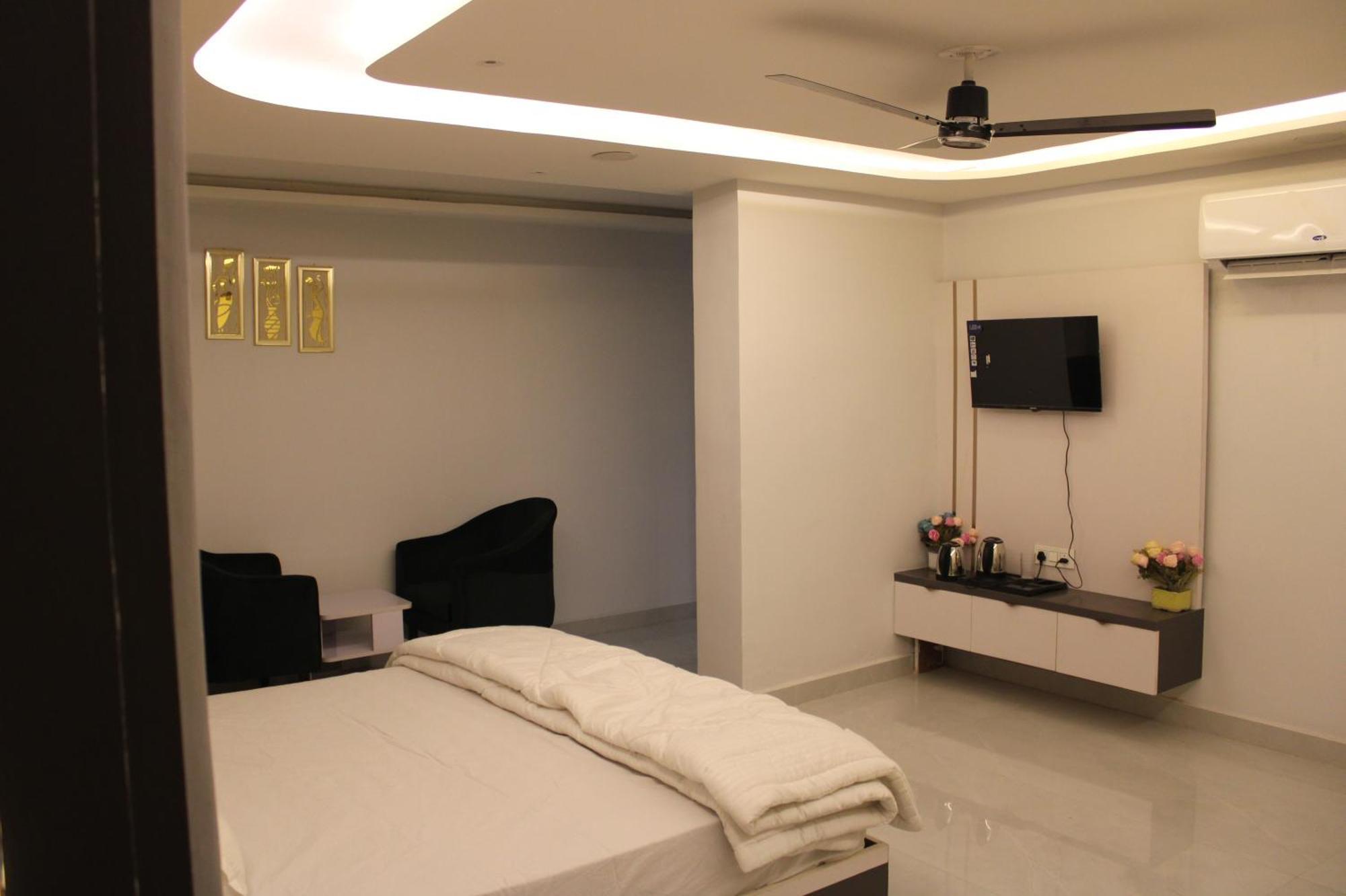 Hotel Gold Stone Κανπούρ Εξωτερικό φωτογραφία